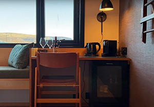 Greenhouse Hotel: Image 6